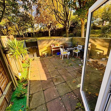 A Calm Stay Near Battersea Reach London Exterior photo