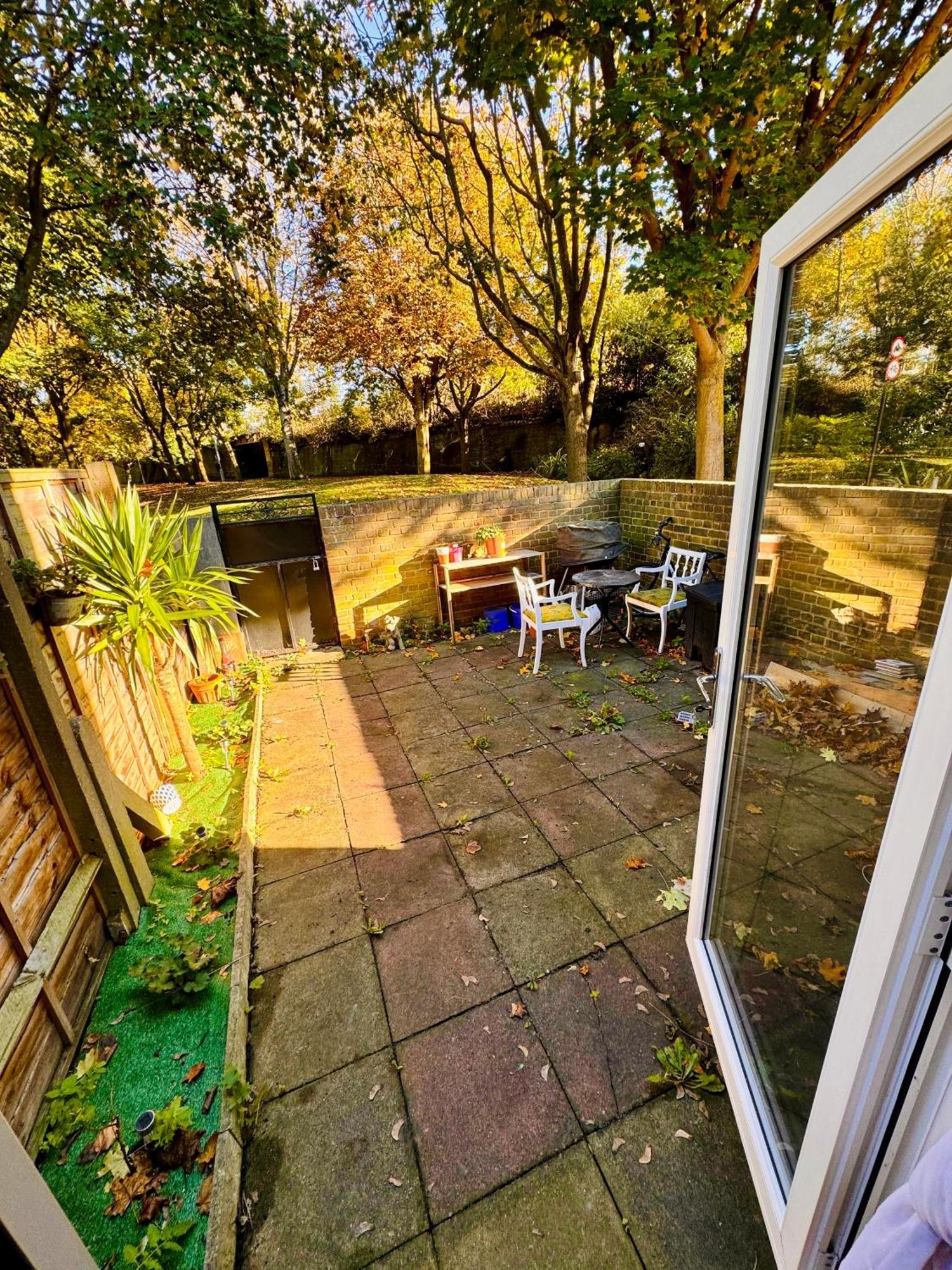 A Calm Stay Near Battersea Reach London Exterior photo